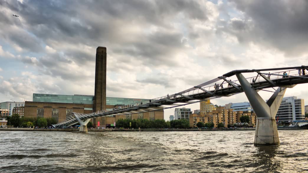 Die Millennium Bridge und das Tate Modern in London