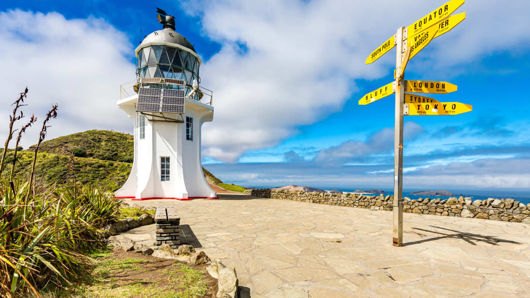 Der Leuchtturm am Aussichtspunkt Cape Reinga im Norden Neuseelands