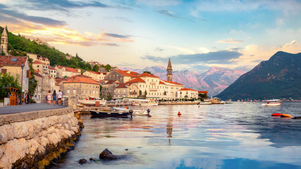 Hafen in der Bucht von Kotor in Montenegro