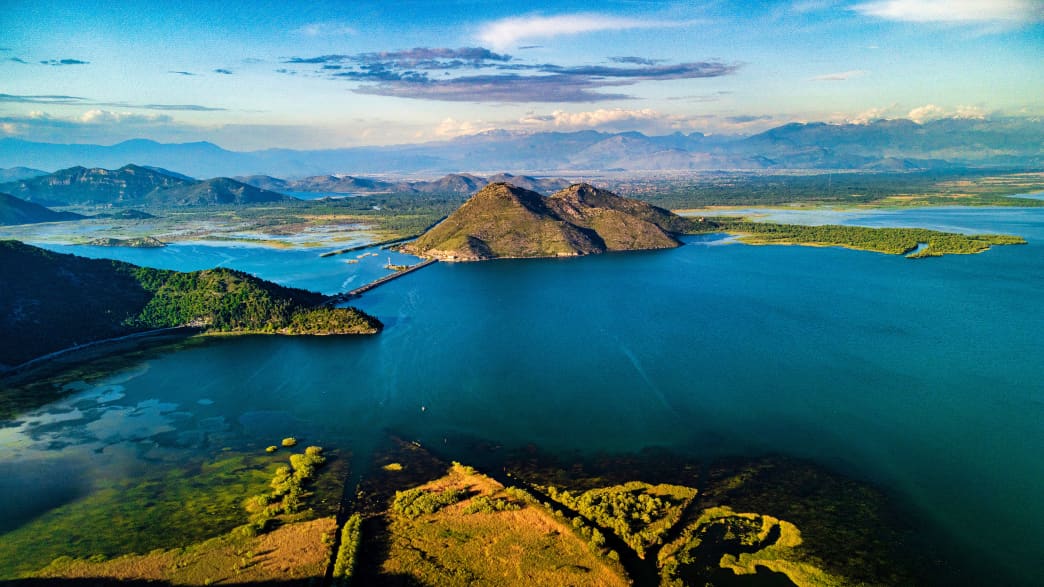 Blick auf den Skutarisee in Montenegro