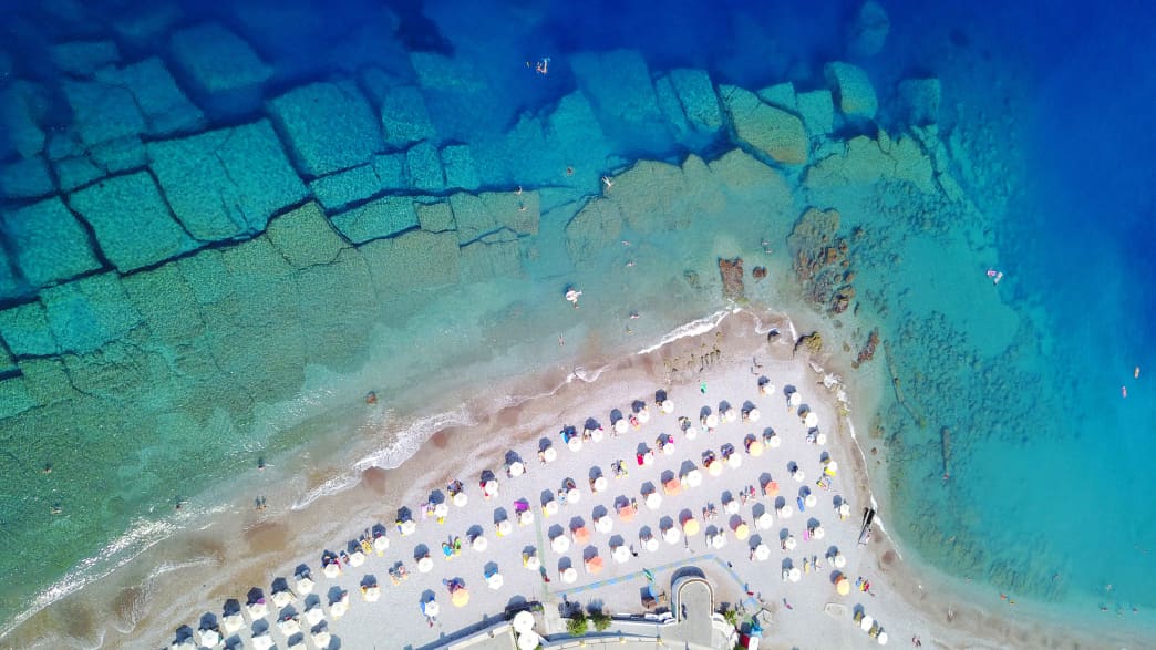 Drohnenaufnahme des Ellie Beach auf Rhodos