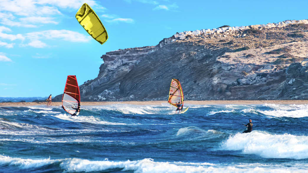 Kite-Surfer in der Prasonisi Bucht auf Rhodos