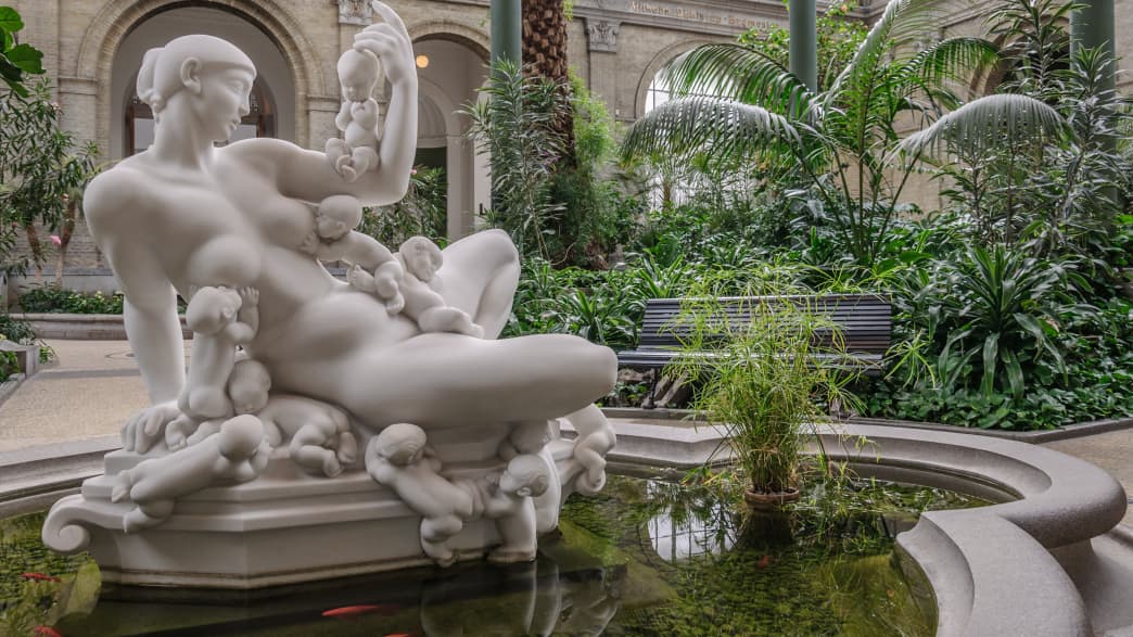 Der Brunnen in der Lobby des ersten Stocks der Carlsberg Glyptotek