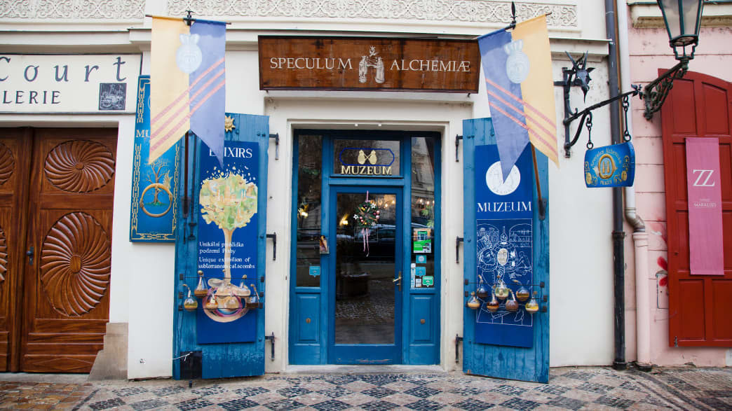 Eingang des Speculum Alchemiae in Prag