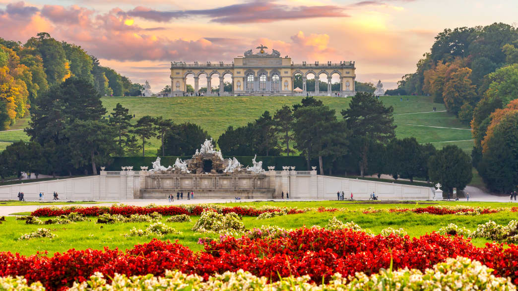Schlossgarten und Gloriette Pavillon im Schloss Schönbrunn