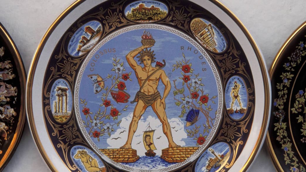 Wandteller mit der Abbildung des Koloss von Rhodos