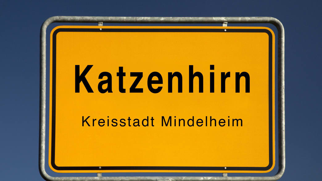 Gelbes Ortsschild von Katzenhirn