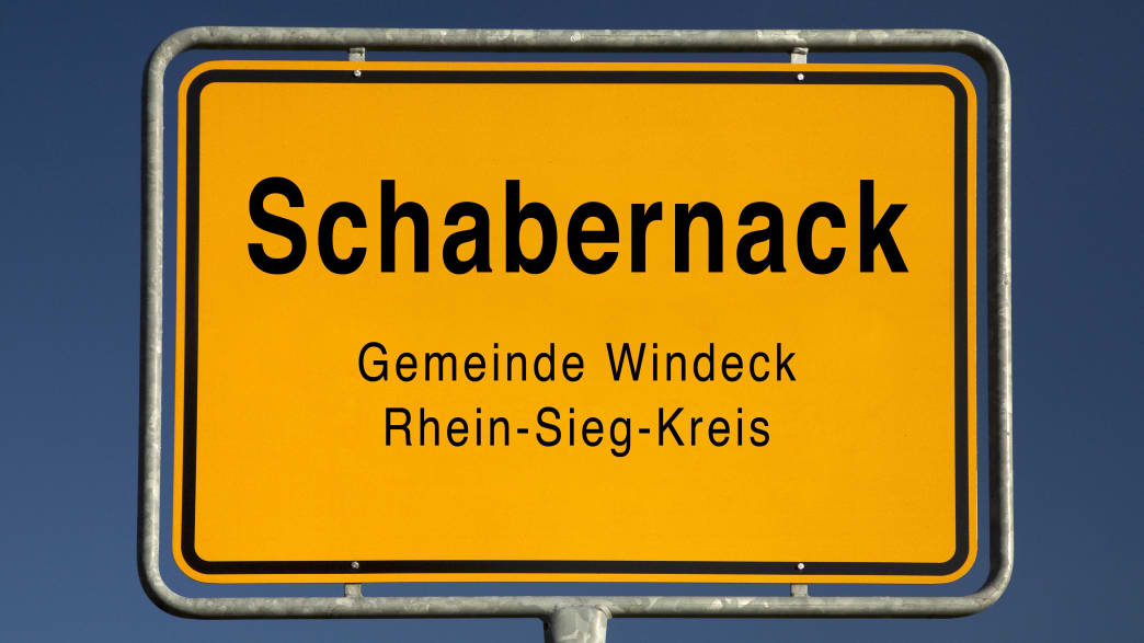 Gelbes Ortsschild von Schabernack