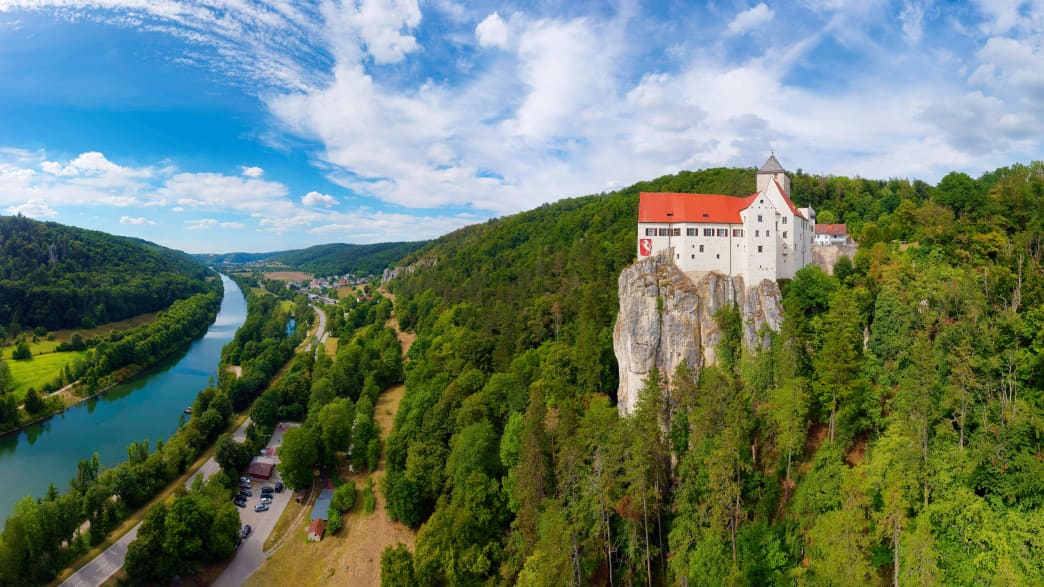 Luftaufnahme der Burg Prunn