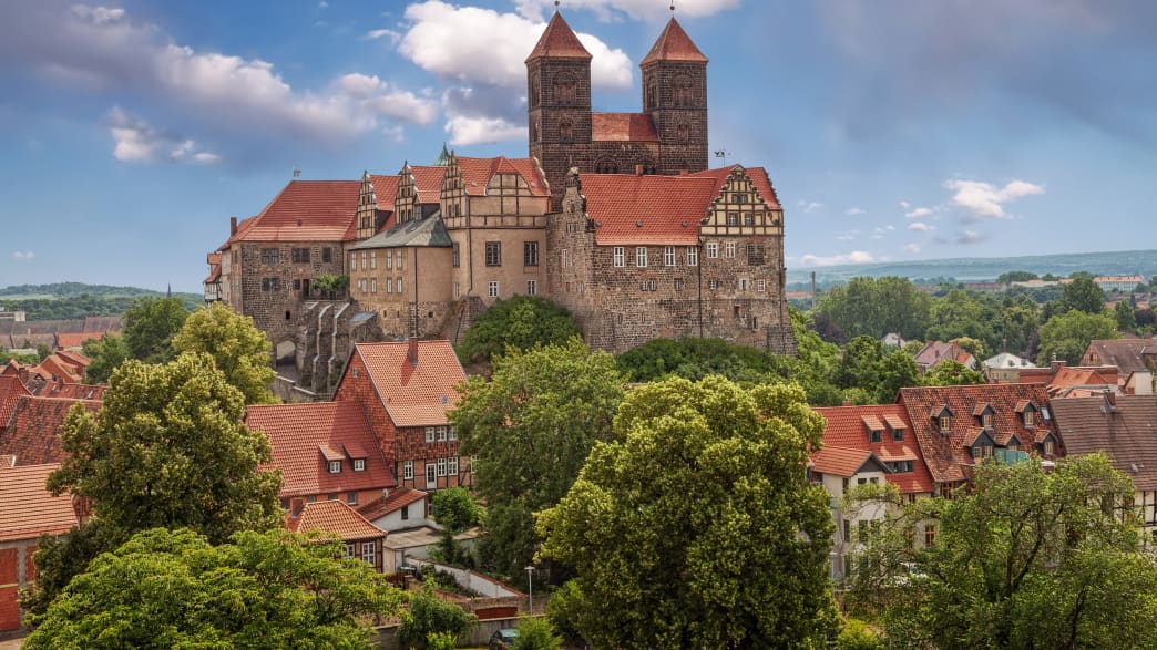 Blick auf den Schlossberg von Quedlingburg mit Stiftskirche