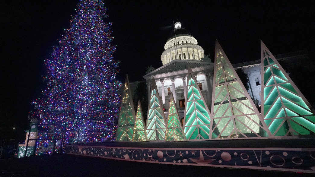 Die Weihnachtsbeleuchtung am Capitol in Sacramento Kalifornien