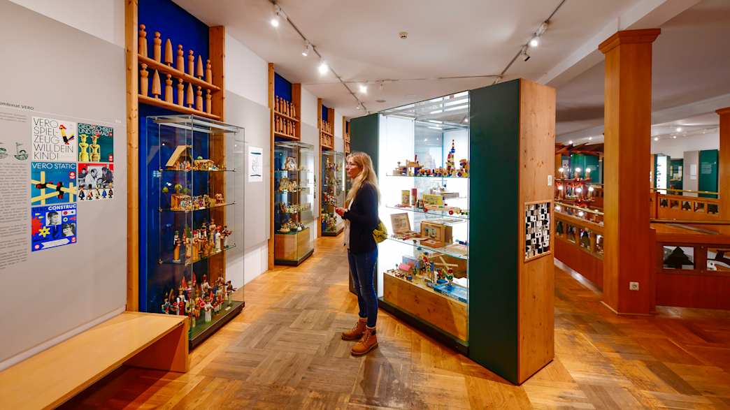 Blick in einen Ausstelungsraum des Speilzeugmuseums in Seiffen