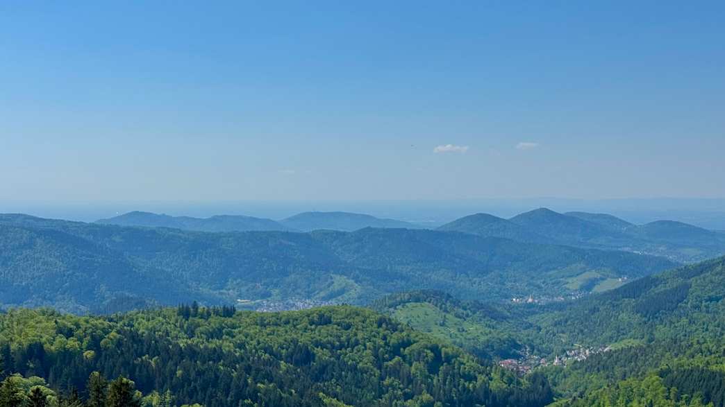 Ausblick im mittleren Murgtal im Schwarzwald
