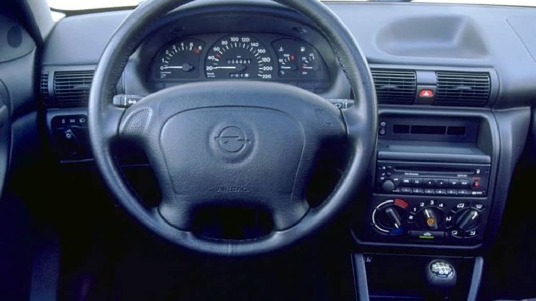 Opel Astra 1.6 16V GLS (08/94 - 06/96) 4 Opel Astra 1.6 16V GLS (08/94 - 06/96) 4