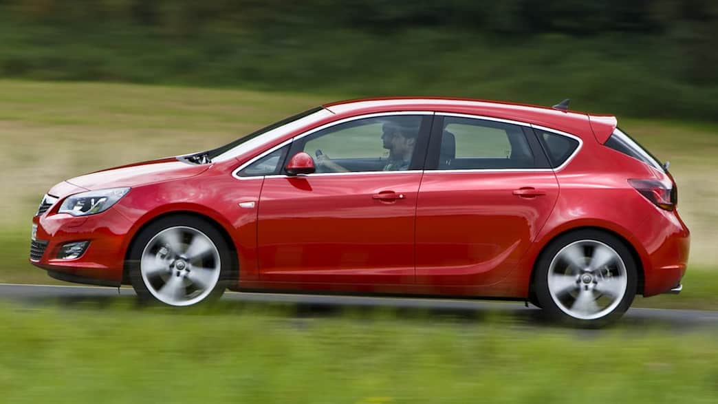 Opel Astra 1.7 CDTI Cosmo (12/09 - 06/10) 3 Opel Astra 1.7 CDTI Cosmo (12/09 - 06/10) 3
