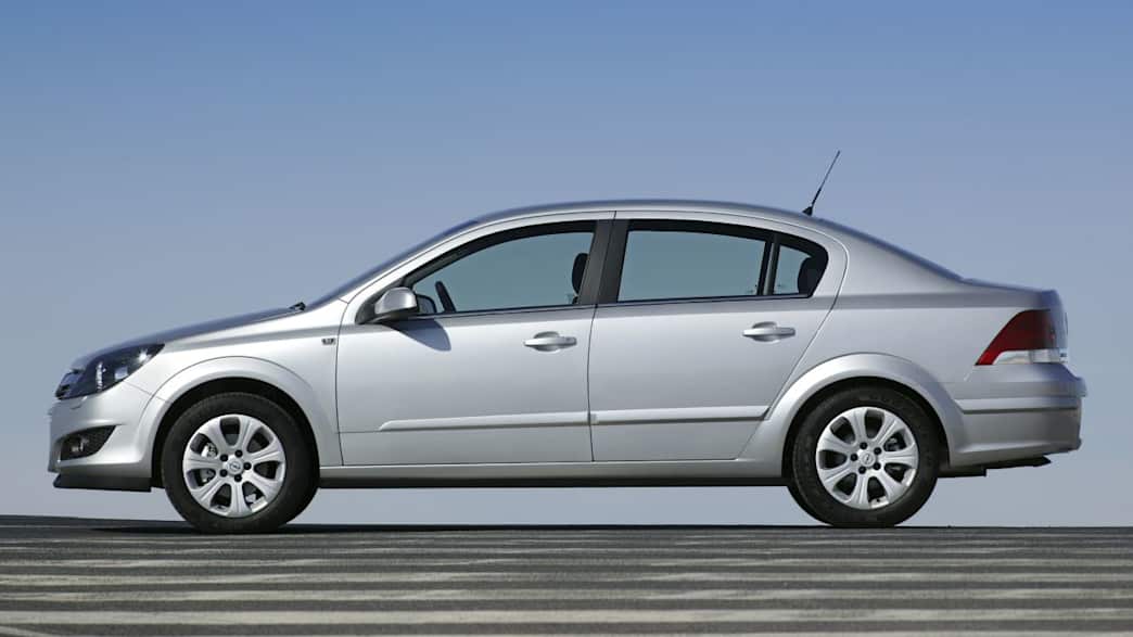 Opel Astra 1.6 Edition Easytronic (10/08 - 06/10) 3 Opel Astra 1.6 Edition Easytronic (10/08 - 06/10) 3
