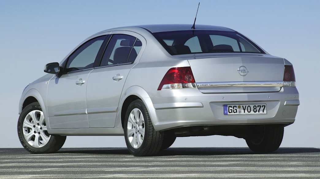 Opel Astra 1.6 Edition Easytronic (10/08 - 06/10) 4 Opel Astra 1.6 Edition Easytronic (10/08 - 06/10) 4