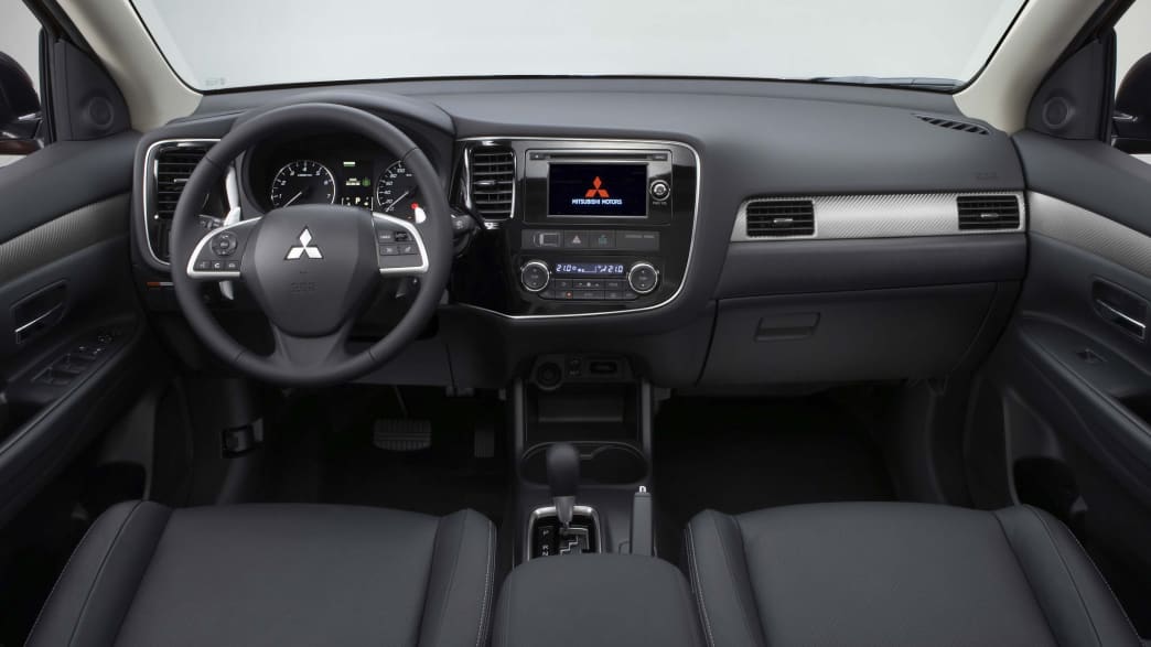 Mitsubishi Outlander 2.2 DI-D ClearTec Invite 2WD (10/12 - 09/14) 5 Mitsubishi Outlander 2.2 DI-D ClearTec Invite 2WD (10/12 - 09/14) 5
