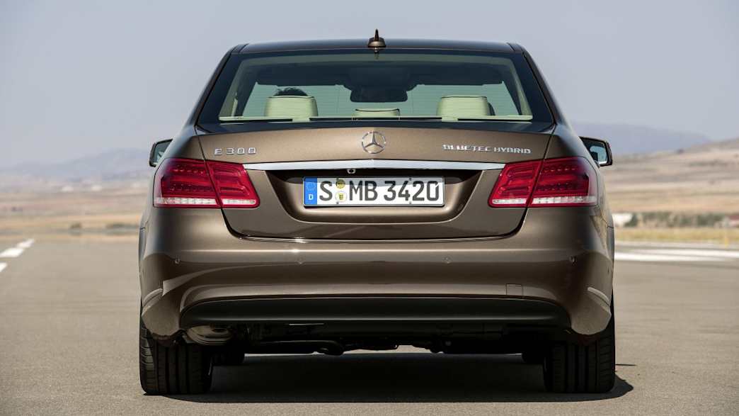Mercedes-Benz E 250 Avantgarde 7G-TRONIC PLUS (04/13 - 10/15) 4 Mercedes-Benz E 250 Avantgarde 7G-TRONIC PLUS (04/13 - 10/15) 4