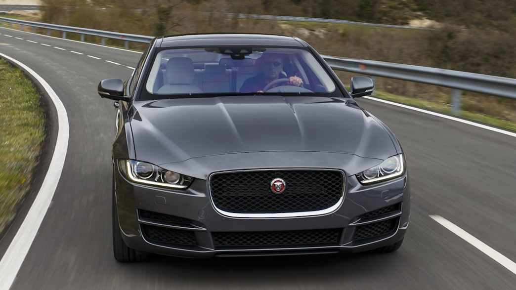 Jaguar XE 25t Portfolio AWD Automatik (05/17 - 04/18) 1 Jaguar XE 25t Portfolio AWD Automatik (05/17 - 04/18) 1