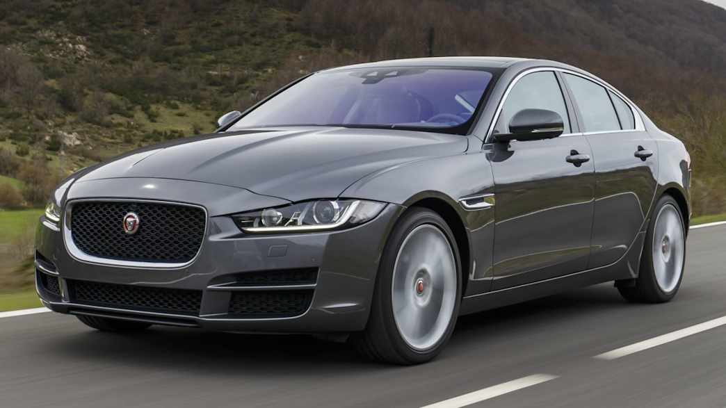 Jaguar XE 25t Portfolio AWD Automatik (05/17 - 04/18) 2 Jaguar XE 25t Portfolio AWD Automatik (05/17 - 04/18) 2