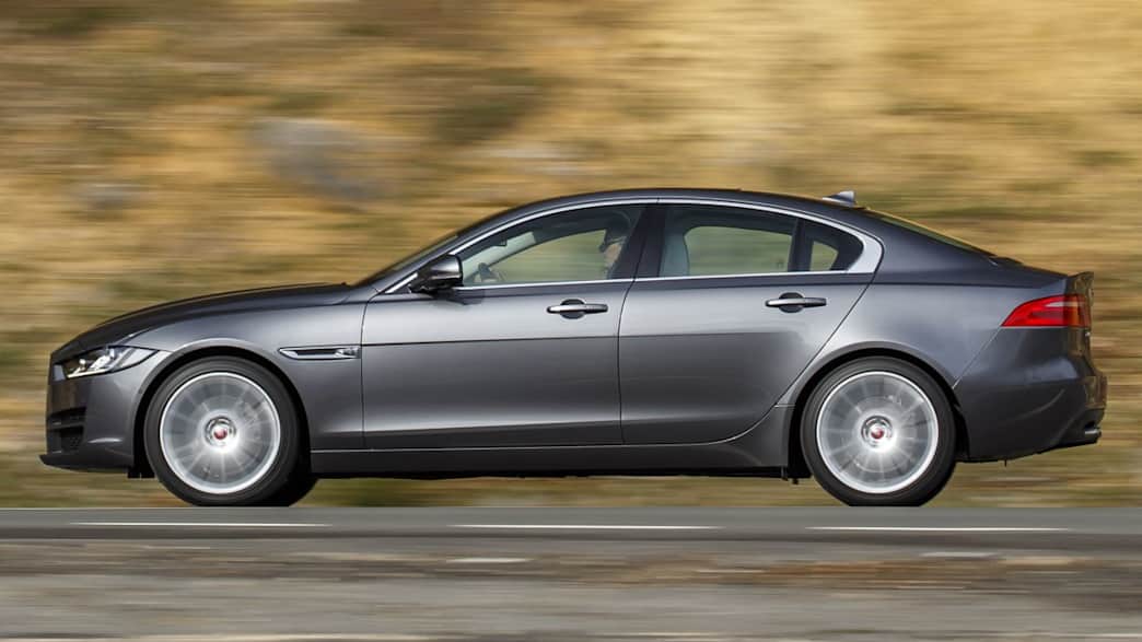Jaguar XE 25t Portfolio AWD Automatik (05/17 - 04/18) 3 Jaguar XE 25t Portfolio AWD Automatik (05/17 - 04/18) 3