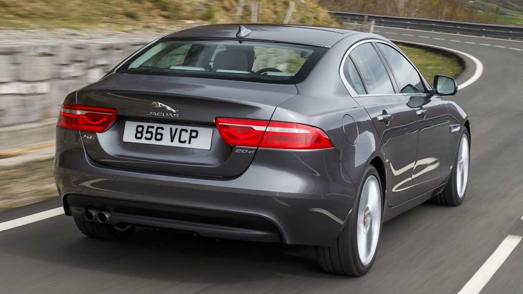 Jaguar XE 25t Portfolio AWD Automatik (05/17 - 04/18) 4 Jaguar XE 25t Portfolio AWD Automatik (05/17 - 04/18) 4