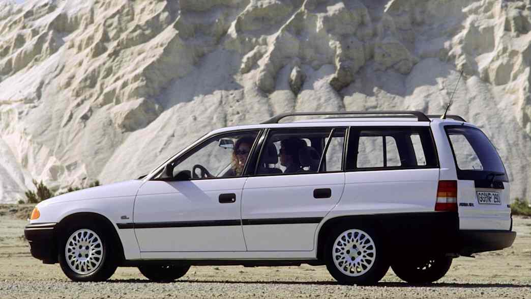 Opel Astra Caravan 1.7 Turbo Diesel California (03/94 - 10/94) 3 Opel Astra Caravan 1.7 Turbo Diesel California (03/94 - 10/94) 3