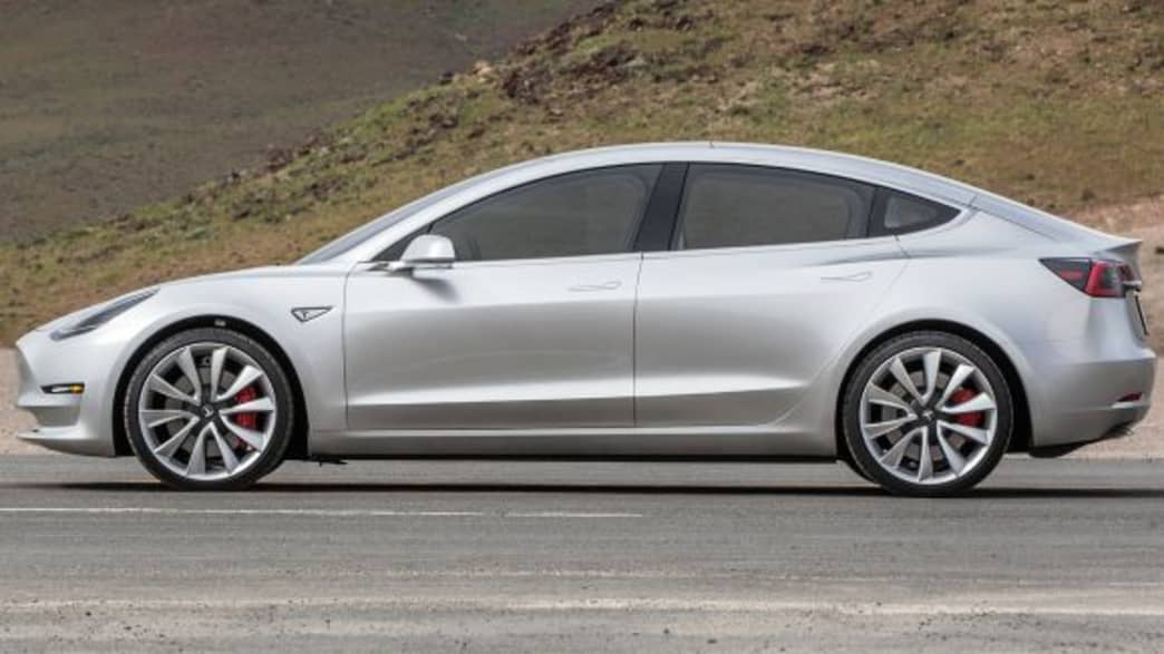 Tesla Model 3 Long Range AWD (03/19 - 11/20) 3 Tesla Model 3 Long Range AWD (03/19 - 11/20) 3