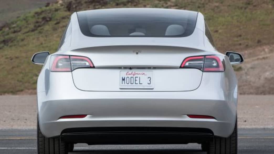 Tesla Model 3 Long Range AWD (03/19 - 11/20) 4 Tesla Model 3 Long Range AWD (03/19 - 11/20) 4