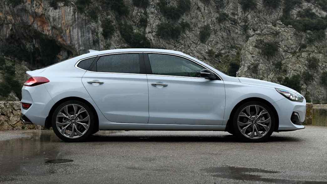 Hyundai i30 Fastback 1.4 T-GDI Premium DCT (11/17 - 08/18) 3 Hyundai i30 Fastback 1.4 T-GDI Premium DCT (11/17 - 08/18) 3