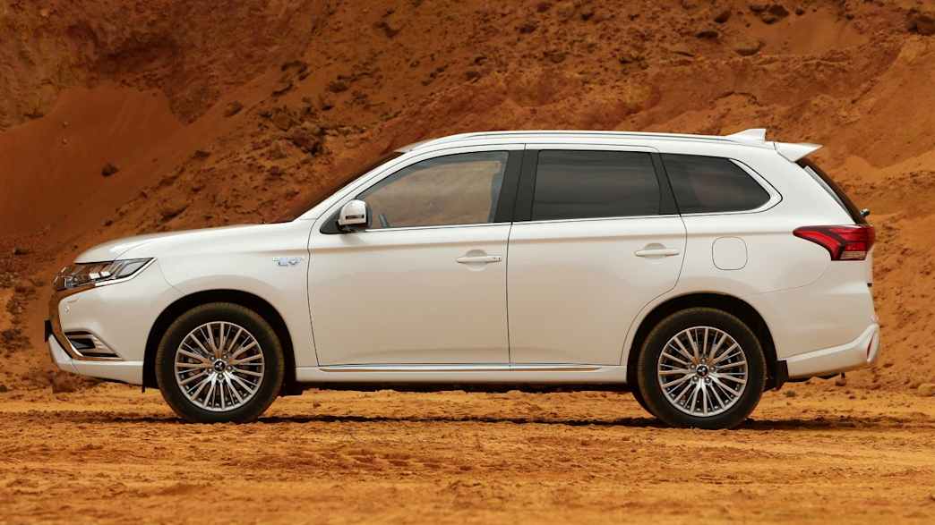 Mitsubishi Outlander 2.4 Plug-In Hybrid Top 4WD (09/18 - 09/19) 3 Mitsubishi Outlander 2.4 Plug-In Hybrid Top 4WD (09/18 - 09/19) 3