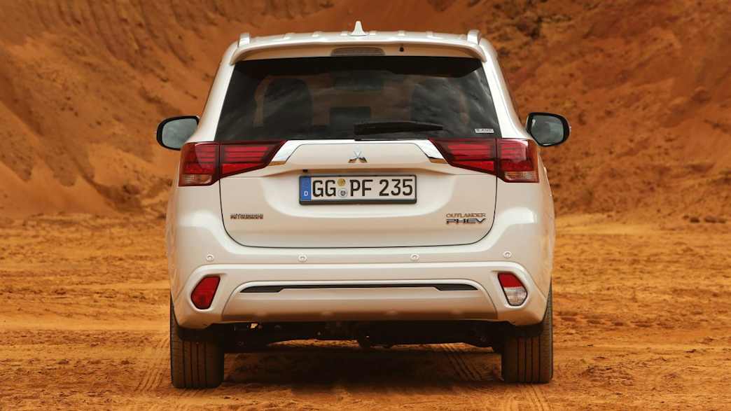 Mitsubishi Outlander 2.4 Plug-In Hybrid Top 4WD (09/18 - 09/19) 4 Mitsubishi Outlander 2.4 Plug-In Hybrid Top 4WD (09/18 - 09/19) 4