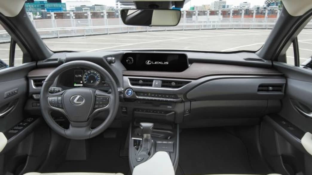 Lexus UX 250h Launch Edition E-FOUR Automatik (03/19 - 08/19) 5 Lexus UX 250h Launch Edition E-FOUR Automatik (03/19 - 08/19) 5
