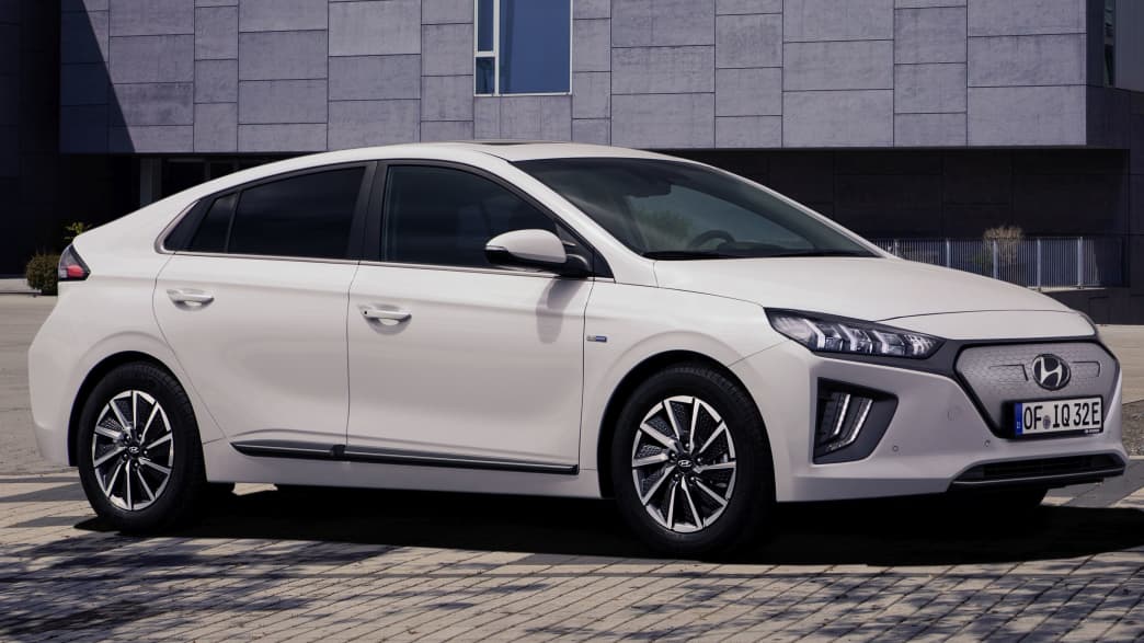 Hyundai IONIQ Elektro (38,3 kWh) Style-Paket (09/19 - 02/22) 1 Hyundai IONIQ Elektro (38,3 kWh) Style-Paket (09/19 - 02/22) 1