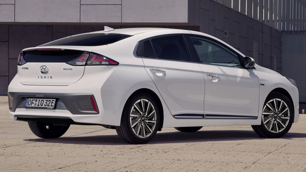 Hyundai IONIQ Elektro (38,3 kWh) Style-Paket (09/19 - 02/22) 3 Hyundai IONIQ Elektro (38,3 kWh) Style-Paket (09/19 - 02/22) 3
