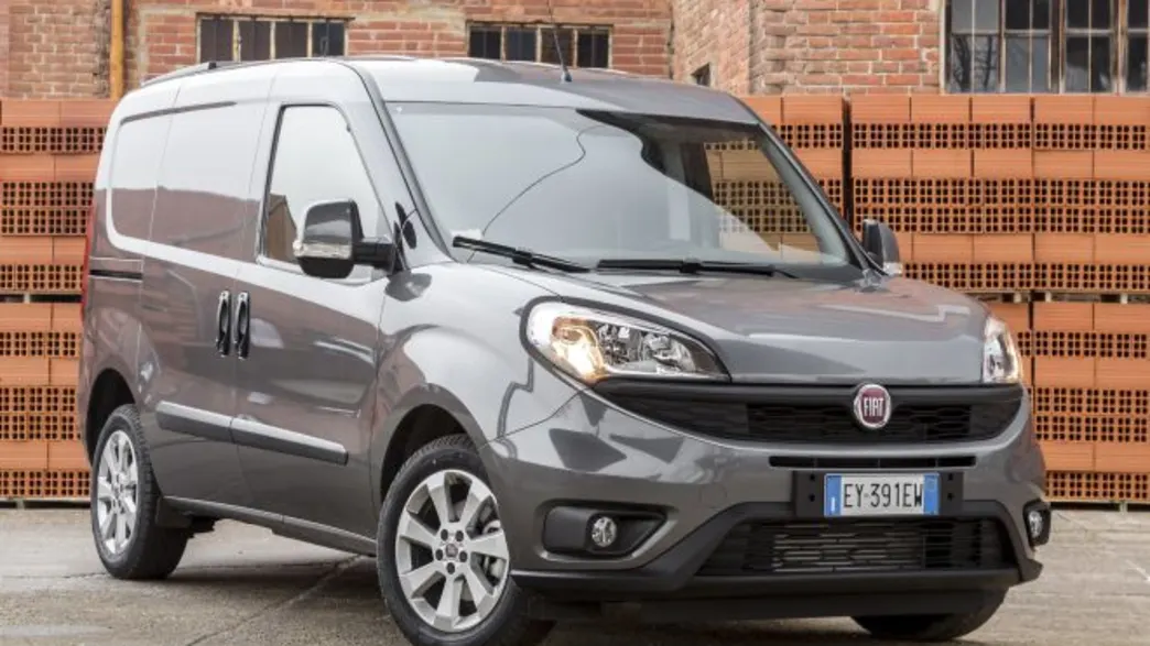 ▷ Kastenwagen Fiat DOBLO 3 POSTI 1,6 MJT 2020 KM 42000 gebraucht kaufen 