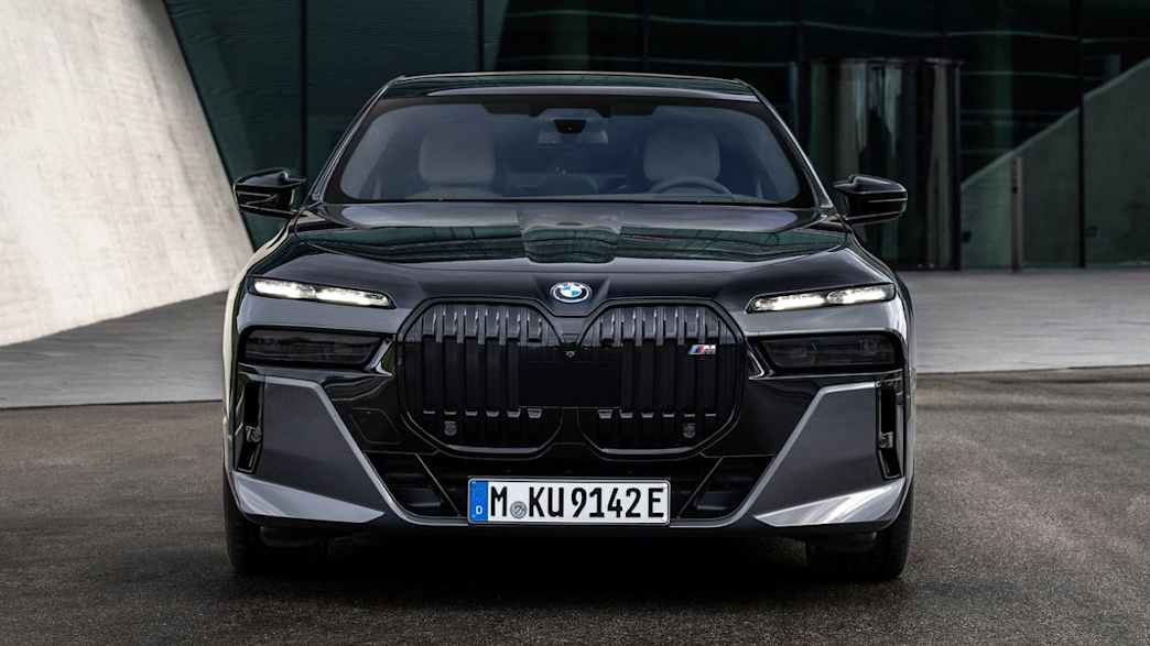 BMW M760e xDrive Steptronic (ab 03/23) 1 BMW M760e xDrive Steptronic (ab 03/23) 1