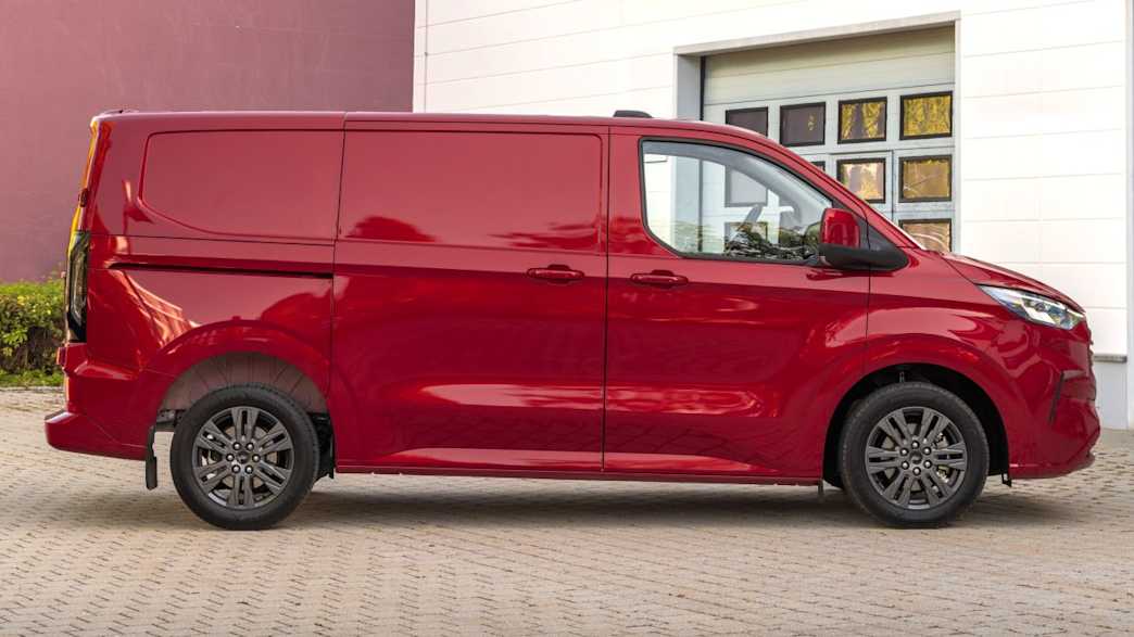 Ford Transit Custom Kastenwagen 320 L1 2.5 Duratec PHEV Sport Automatik – 233 PS · Super · Katalog-ID 329998 – weitere Fahrzeugansicht 3