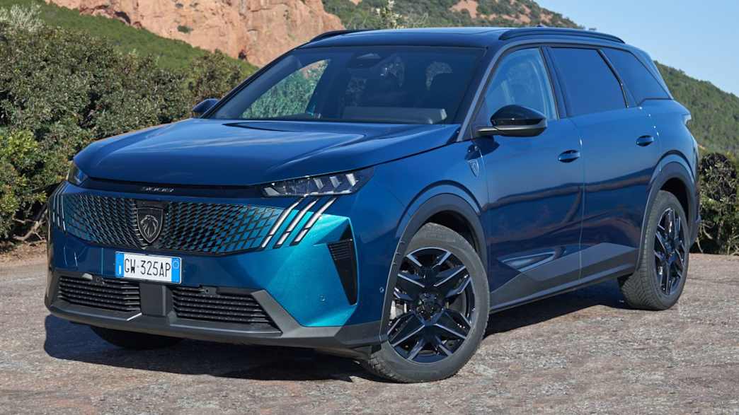 Peugeot 5008 1 6 Plug In Hybrid 225 GT Exclusive E DSC7 ab 02 26 