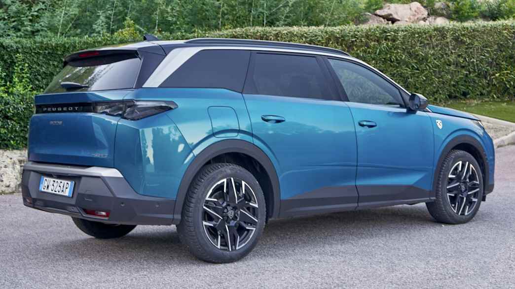 Peugeot 5008 1 6 Plug In Hybrid 225 Allure Business E DSC7 ab 02 26 