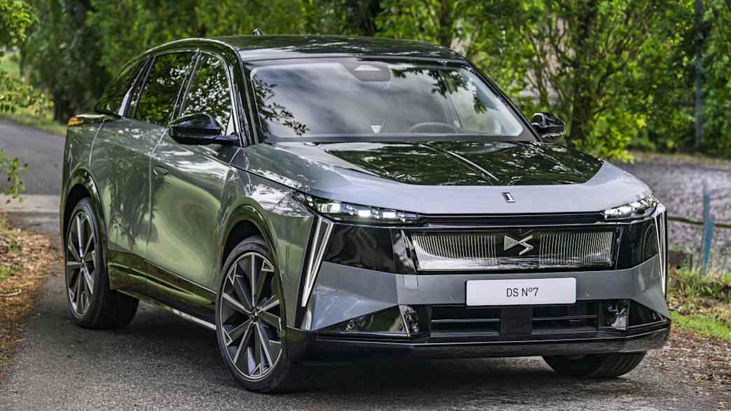 DS Automobiles N°7 Hybrid Étoile eDCT-6 – 145 PS · Super · Katalog-ID 351183 – Hauptansicht