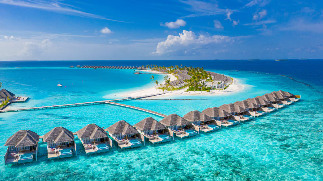 Blick auf einen Strand auf den Malediven