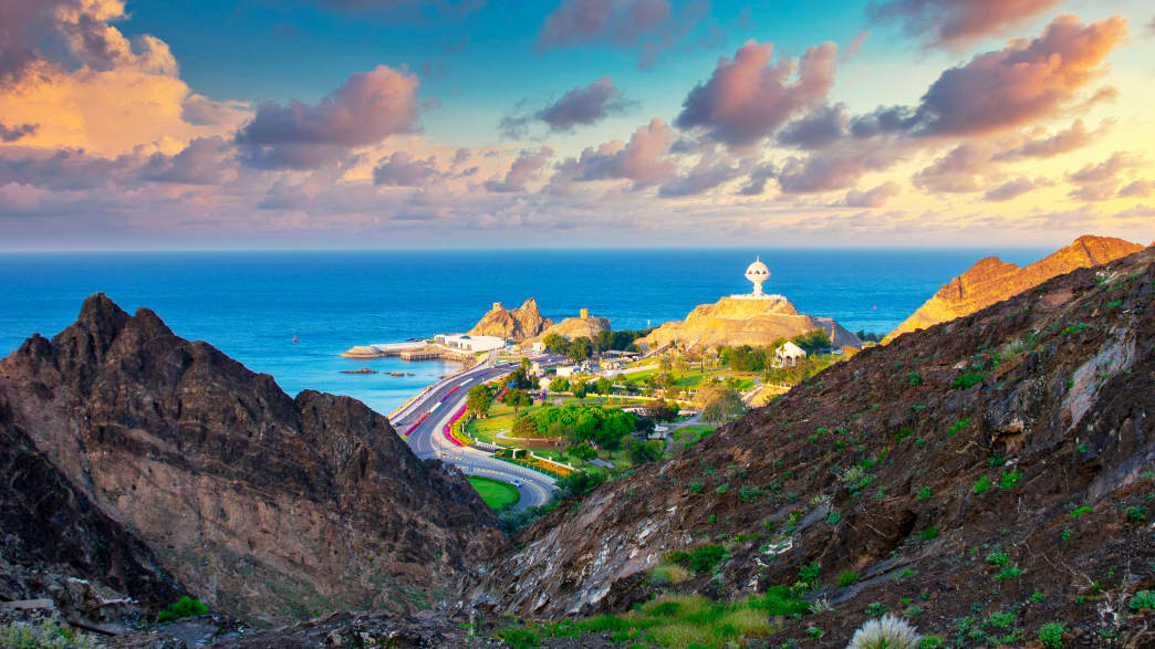 Die Landschaft von Mutrah Corniche in Maskat im Oman