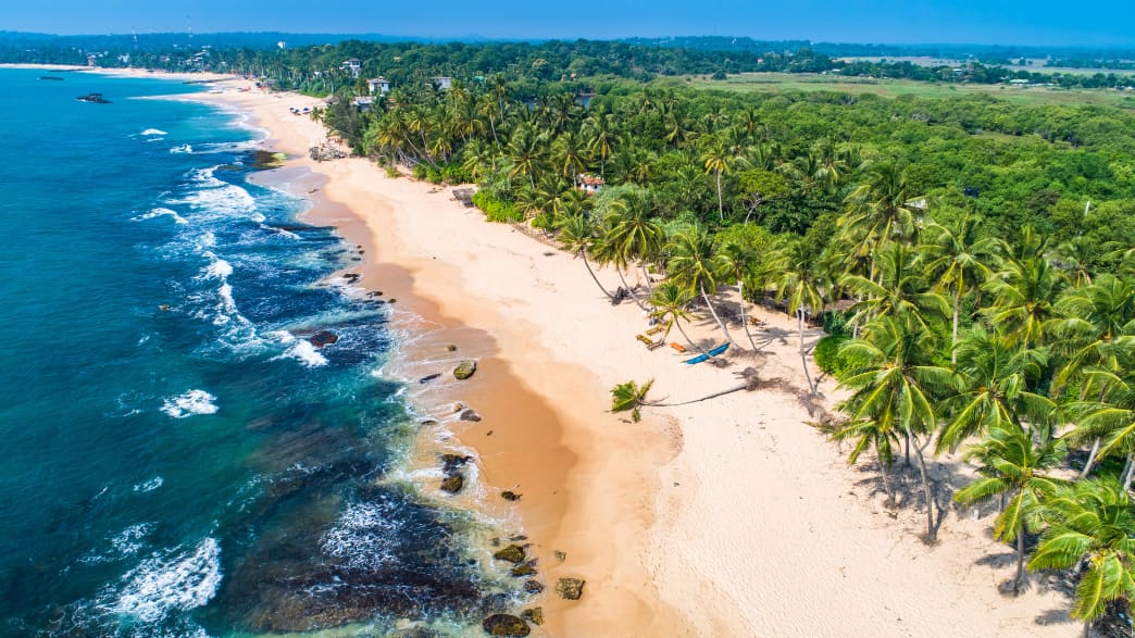 Blick auf einen Strand in Tangalle in Sri Lanka