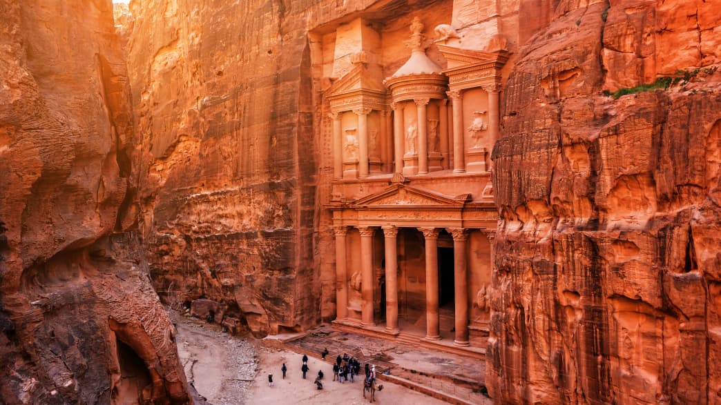 Al Khazneh, die Schatzkammer des Pharaos, in der Altstadt von Petra in Jordanien