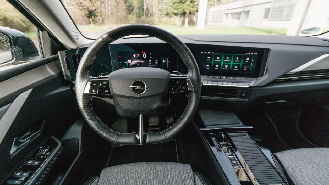 Opel Astra Sports Tourer Hybrid: Viel Fahrspaß, schlechter Verbrauch -  FOCUS online
