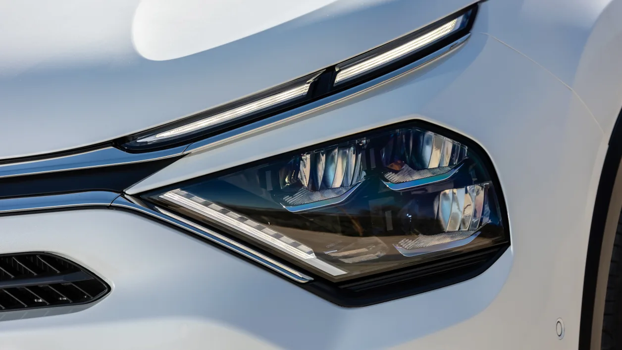 Test Citroën ë-C4 X (2023): Was bin ich - SUV oder Limousine?