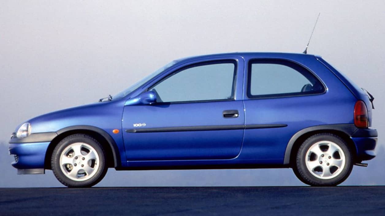 Opel corsa 1.0. Опель Корса 1.2 1999 года. Опель Корса 2000г. Opel Corsa 1999 Sport. Опель Корса 1999 года поколение в.