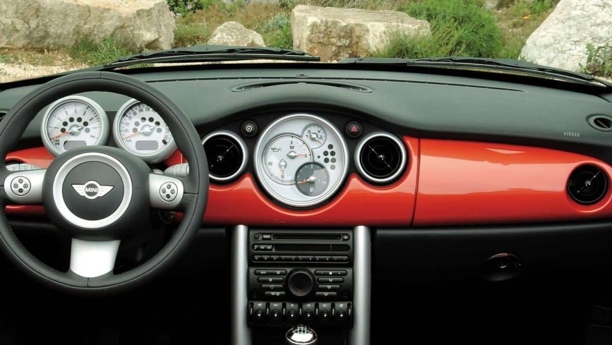 Auto, BMW Mini Cooper Cabrio, Modell Jahr 2004-rot, innen anzeigen